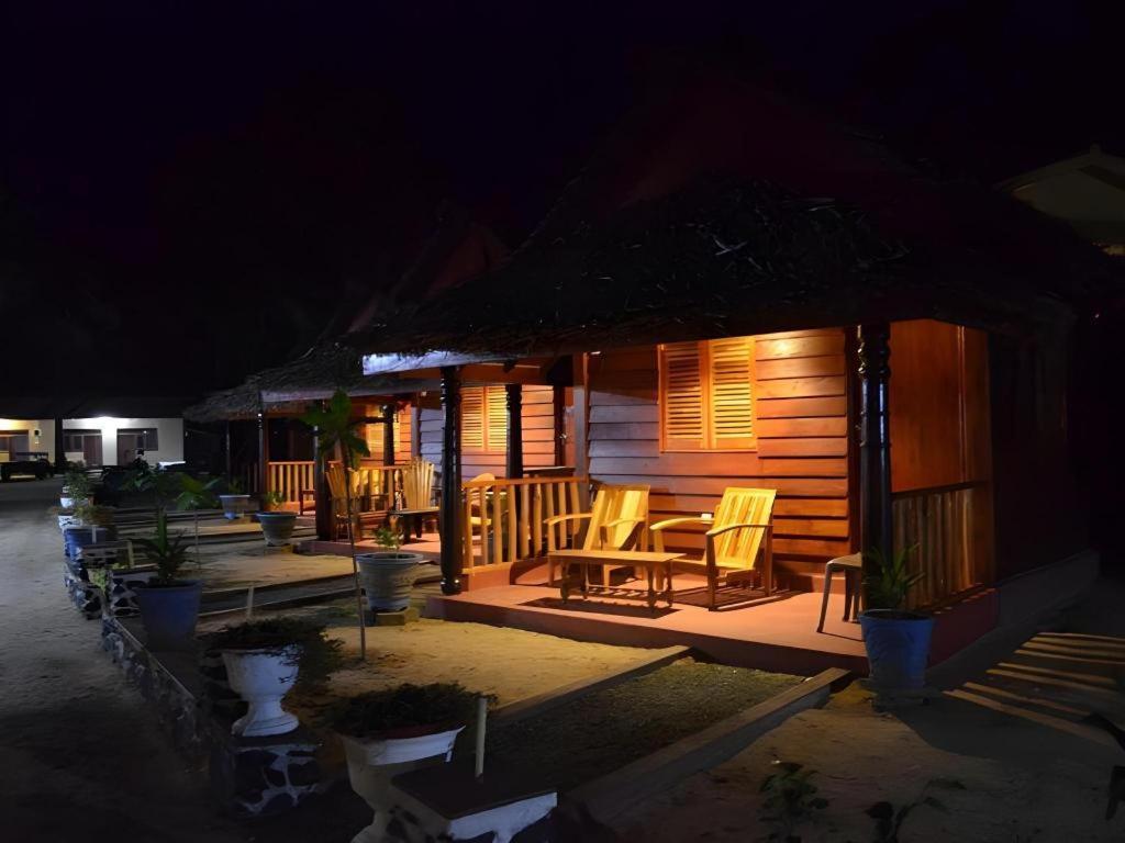 Silver Beach Hotel 트링코말리 외부 사진